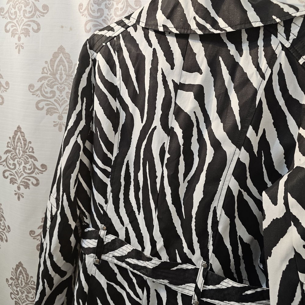 Black Rivet Zebra Patterned Coat - Picture 8 of 9